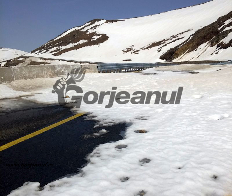 Primul lot cu parazăpezi pentru Transalpina a ajuns la Târgu-Jiu