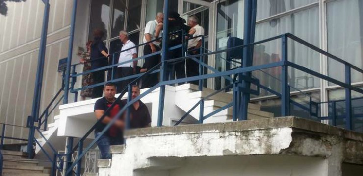 Șofer pe microbuzul școlar, arestat la domiciliu