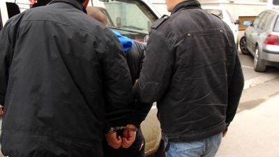 Au ajuns în arest, după ce au bătut un tânăr și l-au lăsat fără haine și bunurile personale