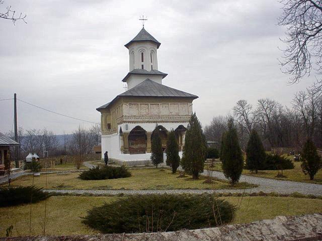 Mănăstirea Cămărăşeasca îşi sărbătoreşte hramul