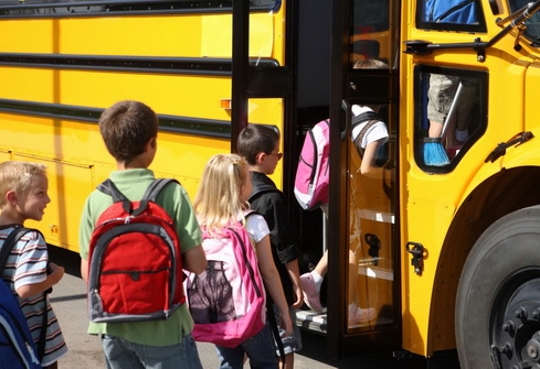 Elevii cer decontarea integrală a navetei