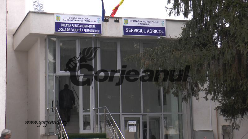 Târgujienii întorşi de peste hotare cer reînnoirea buletinelor