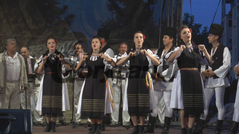 Serile folclorice de la Târgu-Jiu, pe placul gorjenilor