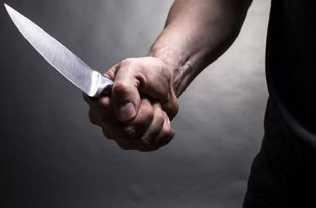 Și-a înjunghiat mortal soția din cauza geloziei