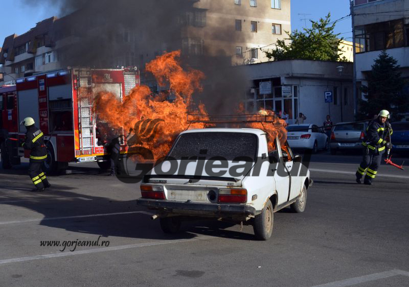 I-a ars mașina în mers