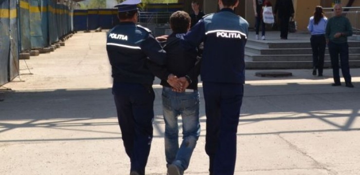 Minor reținut pentru cinci furturi