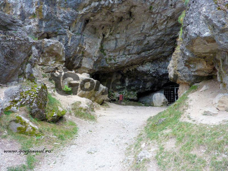 Trofeul Jnepenilor, la Peștera Muierilor