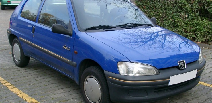 Hunedorean cercetat după ce a condus mașina unei femei din Gorj