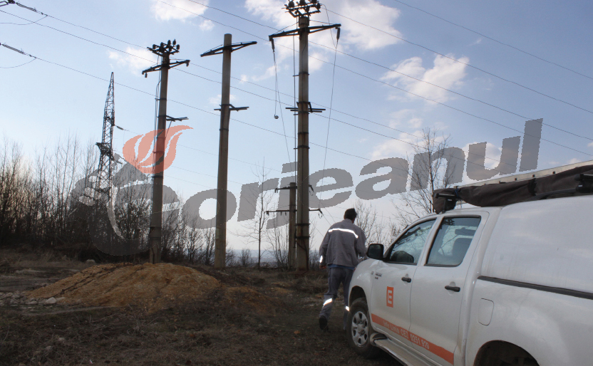 Gorjenii se iluminează furând curent