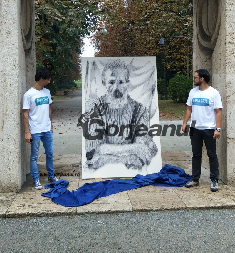 Tablou impresionant cu Brâncuși, din cuie și ață