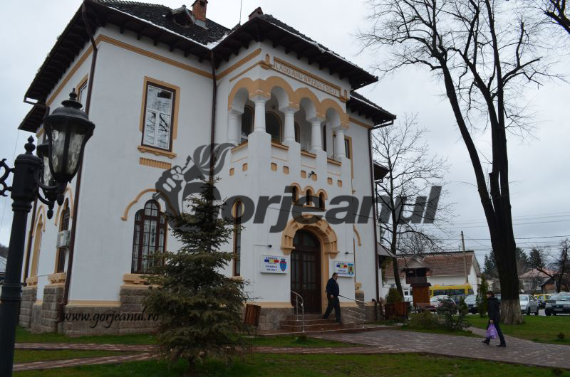 Contre PSD și PNL în CL pe apa scumpă din Novaci