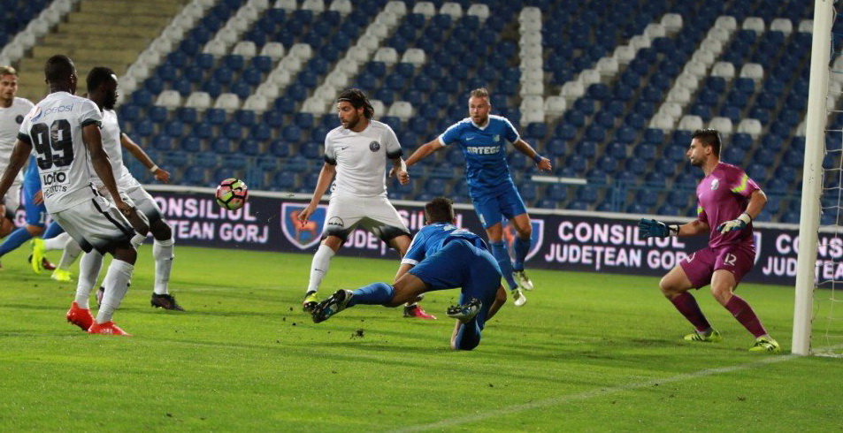 Îngropaţi de greşeli! Pandurii a pierdut cu Viitorul după o altă gafă de portar