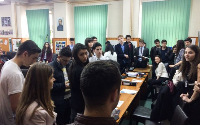 Elevii își aleg reprezentanții în consiliile de administrație ale școlilor