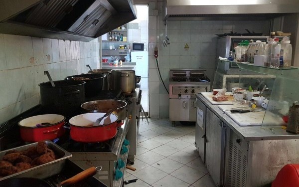 Două restaurante și un magazin, amendate de inspectorii DSVSA Gorj