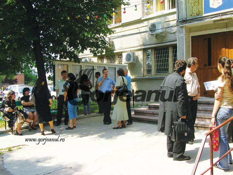 Începe concursul pentru ocuparea funcțiilor de director şi director adjunct în şcoli