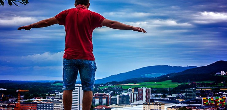 Sicriul cu trupul neînsuflețit al tânărului mort la un mall din Berlin, adus în țară