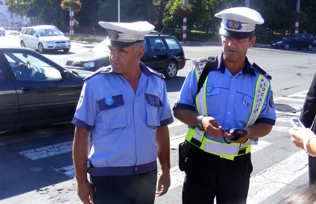 Poliţiştii locali primesc 50% din norma de hrană
