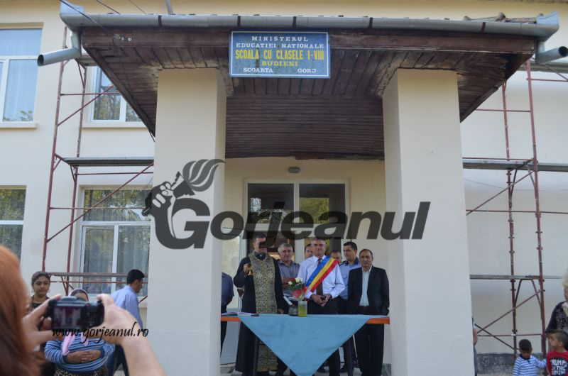 Primarul Stamatoiu a deschis noul an de învățământ în școala în care și el a studiat
