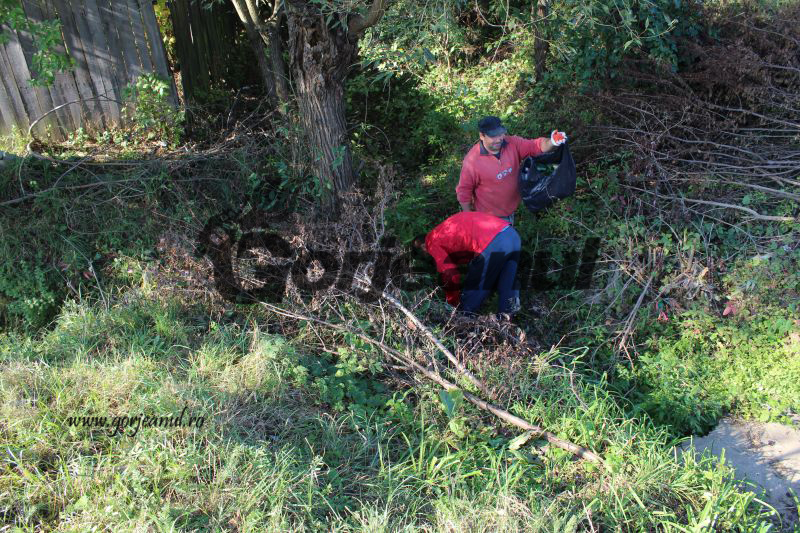 Voluntarii au spus Let’s do it România la Scoarța și au adunat 3 tone de gunoi