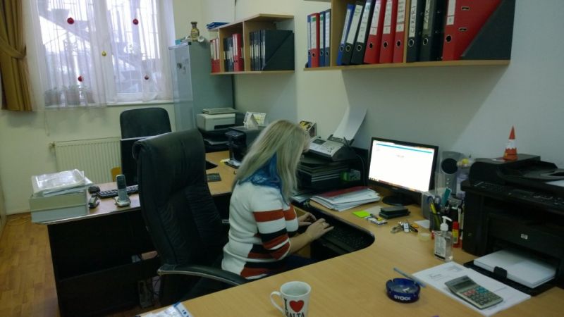 Salarii mai mici pentru secretarii și contabilii din școli