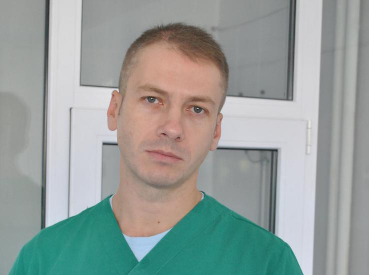 Chirurg, sub control judiciar