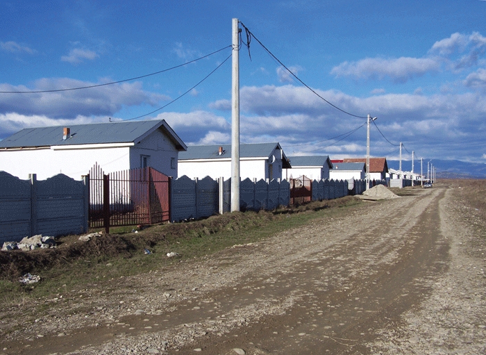 Drumul de acces către sinistraţii de la Cojani va fi asfaltat