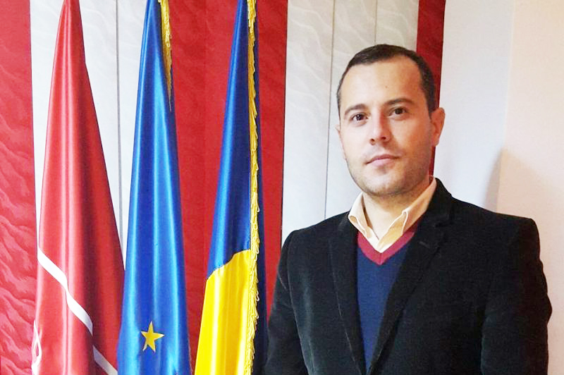 Consilierul local Constantin Ştefan şi-a făcut nevasta ghid de turism în Primăria Târgu-Jiu