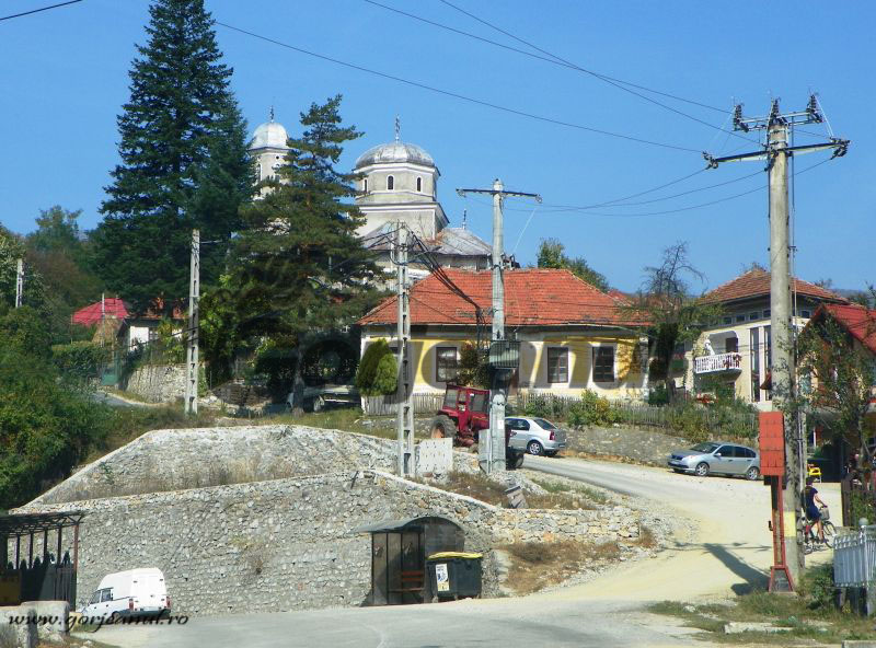 Și în acest an pentru cei ce vor să se avânte pe culmi – Peisaj autumnal de excepţie pe Godeanu