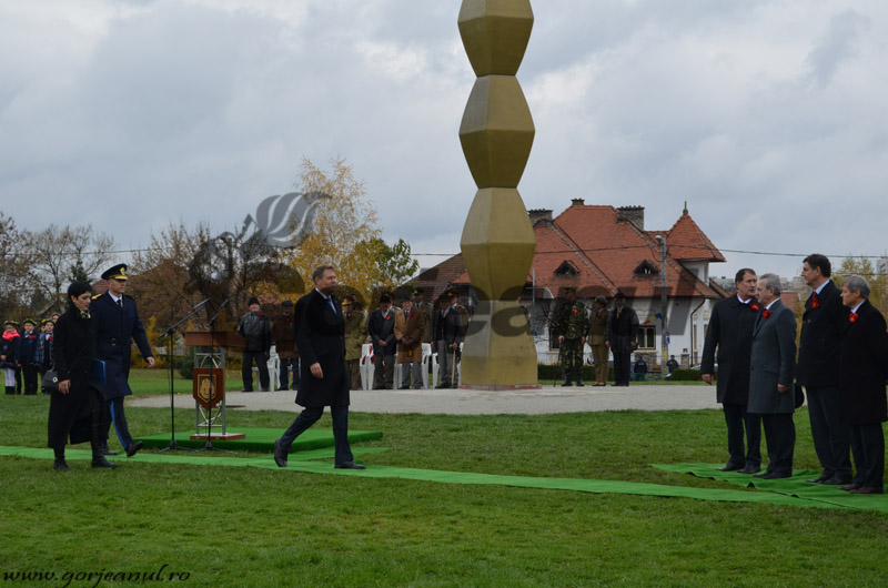 Iohannis şi Cioloş, la Târgu-Jiu