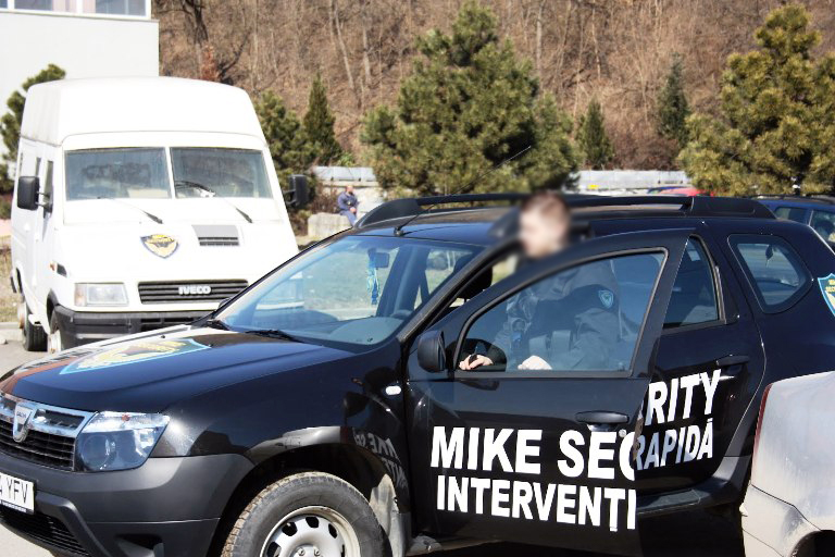 80% dintre paznicii firmei din Reșița, fără forme legale de angajare: Mike Security, negru’ penal de pe plantația CEO