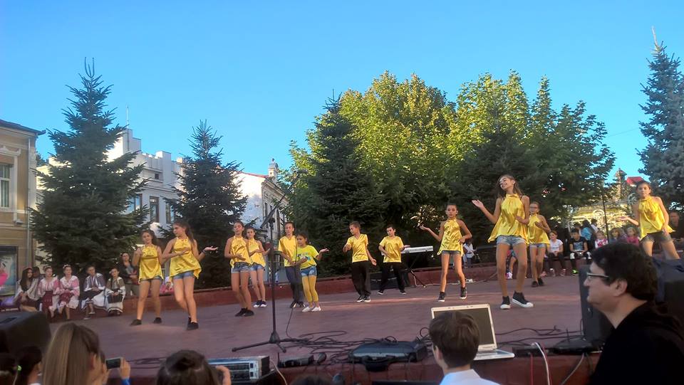 Început de an școlar, marcat cu muzică și dans