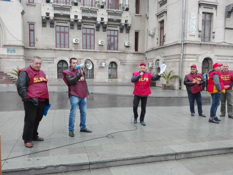 Poștașii gorjeni au protestat la Craiova