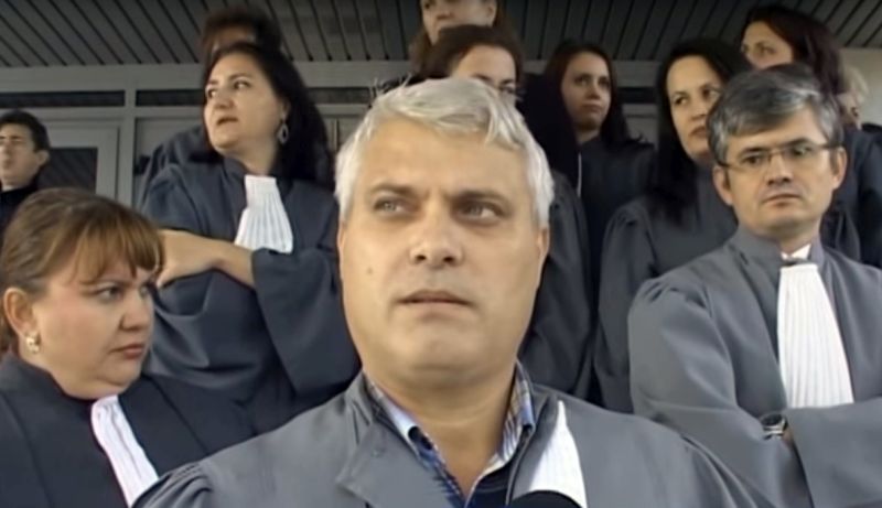 Protest spontan la Palatul Justiției din Târgu-Jiu