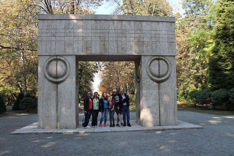 Din Târgu-Jiu şi până în Croaţia, luptă împotriva rasismului