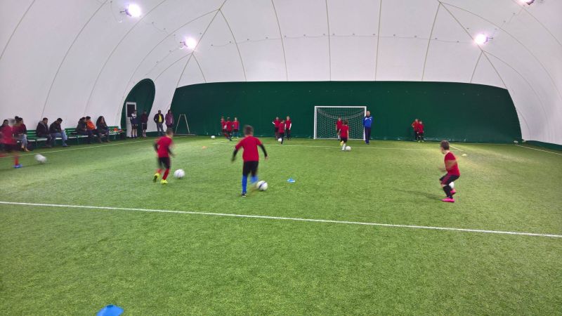 Juniorii din cinci judeţe joacă fotbal la Tg-Jiu