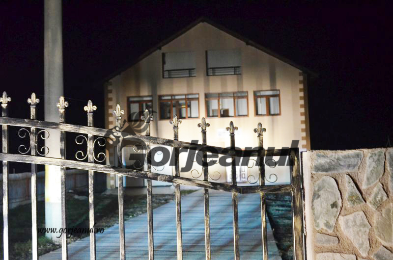 O sută de parohii din Protoieria Târgu-Cărbunești, datoare un an pentru cel mai scump sediu din Mitropolia Olteniei