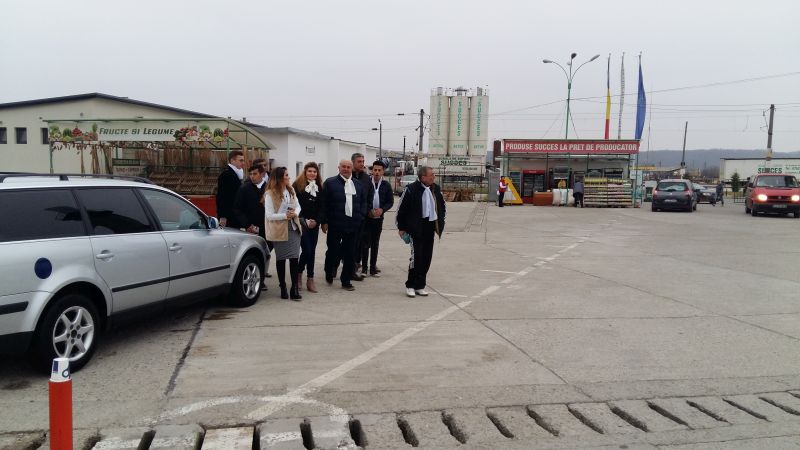 Independentul Călinoiu, la discuții cu clienții și vânzătorii din Târgu de Mașini
