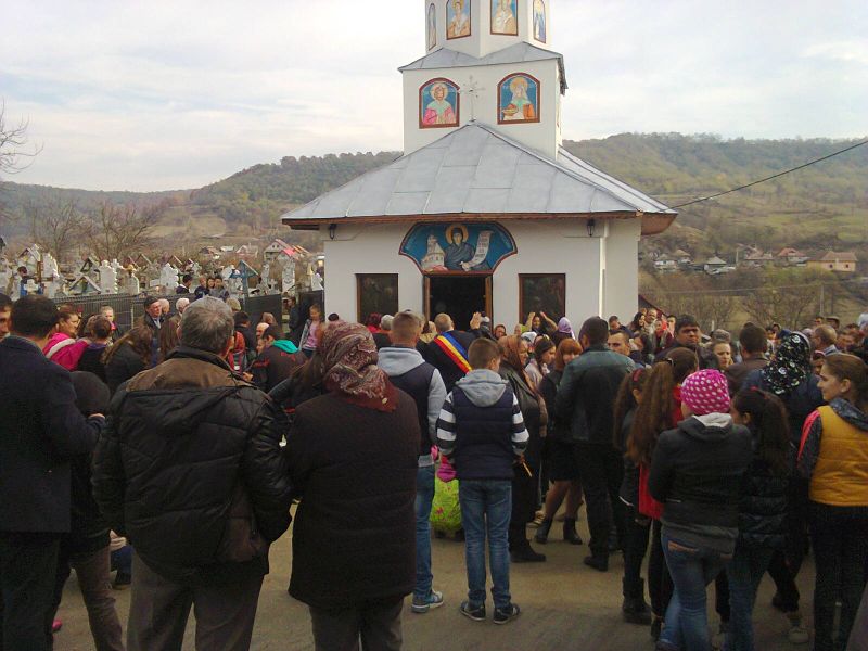 Sărbătoare Arhierească la resfințirea Bisericii din Parohia Poiana Seciuri, comuna Bustuchin, Protoieria Tg. Cărbunești, Gorj