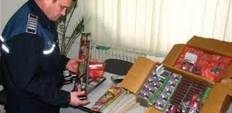 Administrator din Târgu-Jiu, cercetat după ce a scos la vânzare artificii