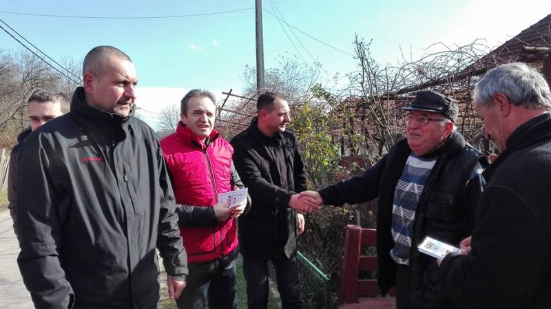 Cetăţenii din Ciuperceni şi Runcu, primire călduroasă pentru echipa PSD