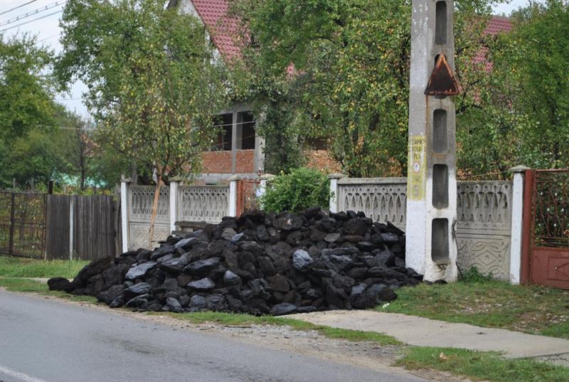 Salariații CEO și disponibilizații nu și-au primit banii pe cota de cărbune