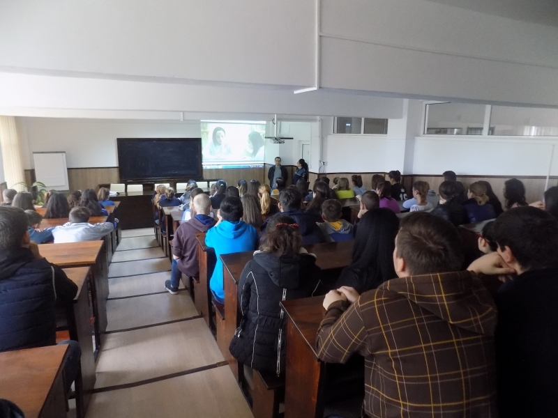 Poliția, la 14 școli din Gorj