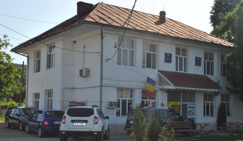 Salariaţii Primăriei Bîlteni, buni de plată după procesul pierdut cu Prefectura Gorj