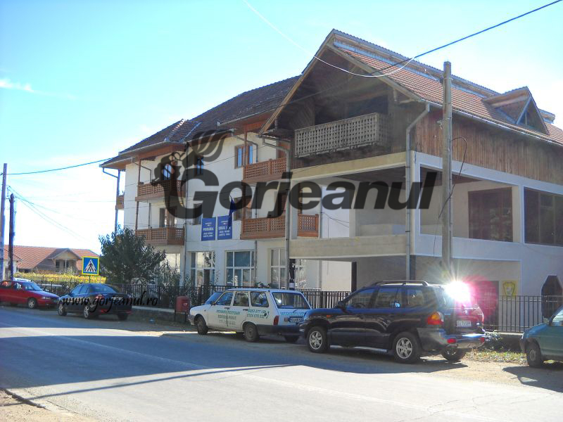 Angajări în masă la Primăria Peştişani