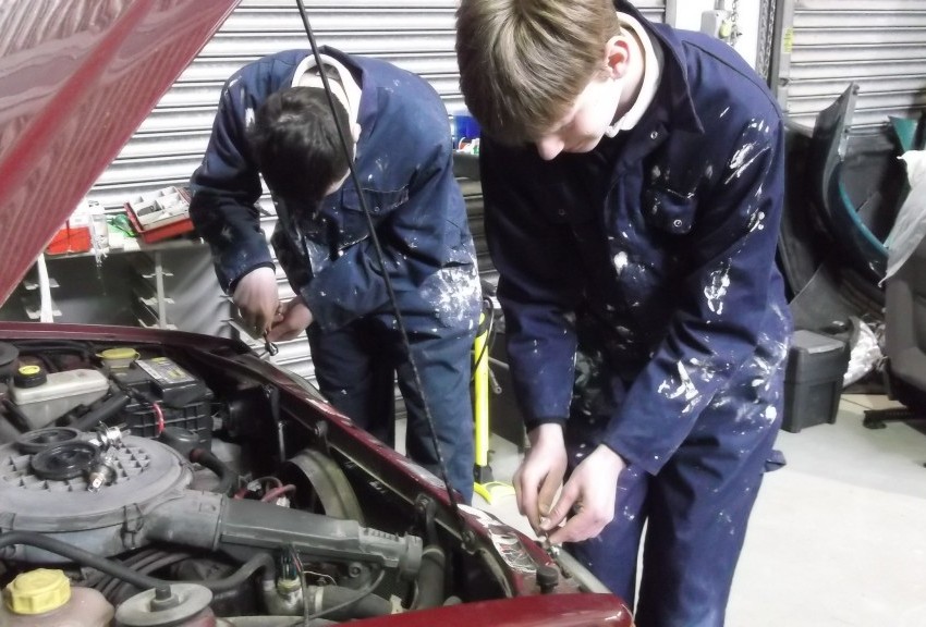 Noi reglementări privind dezvoltarea învățământului profesional dual