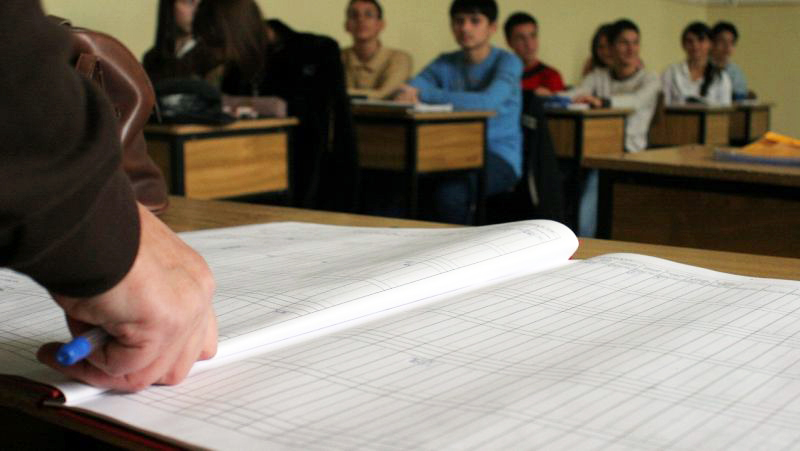 Numărul absențelor înregistrate de elevii din Gorj, în creștere