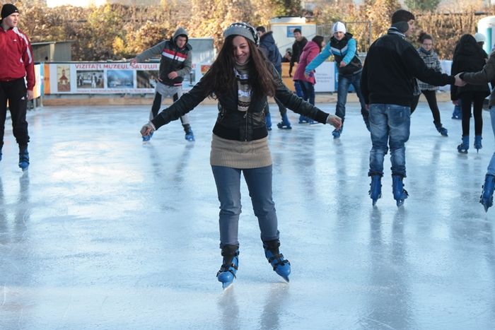 Patinoarul de pe Insuliţa Jiului, cu porţile deschise în câteva zile