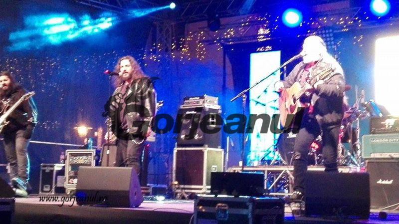 Legendara trupă Phoenix, printre aplauze şi ovaţiuni, la Târgu-Jiu