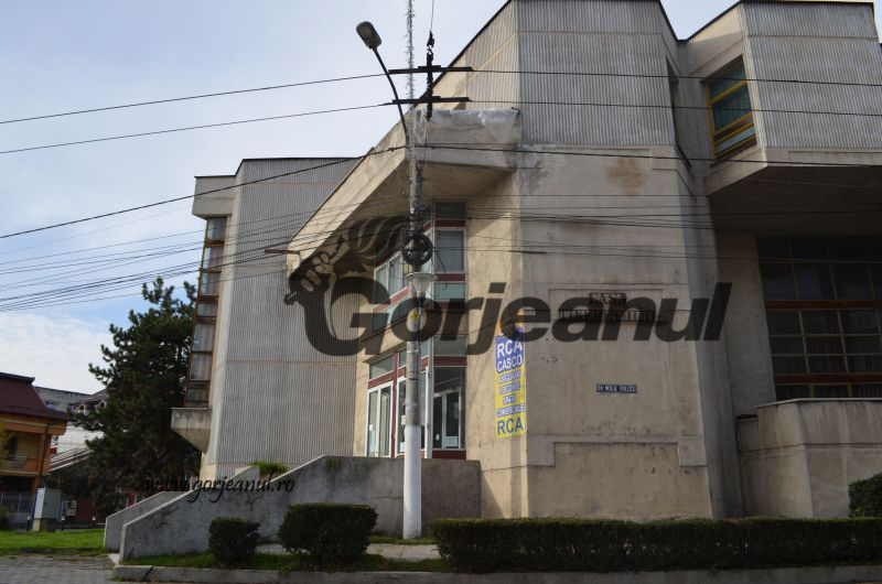 Happy-end pentru Casa Tineretului! Goală și murdară, dar sub aripa Consiliului Județean Gorj