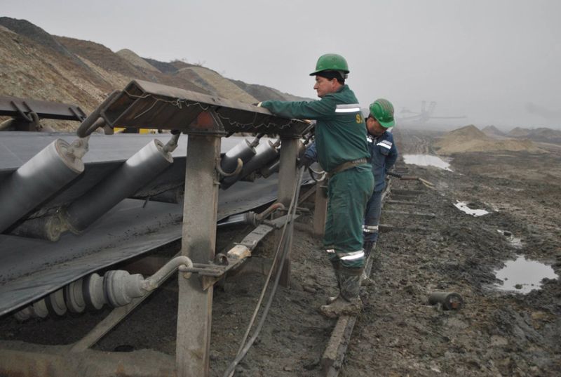 Minerii CEO au primit pliculețe de ceai și zahăr la intrarea în schimb